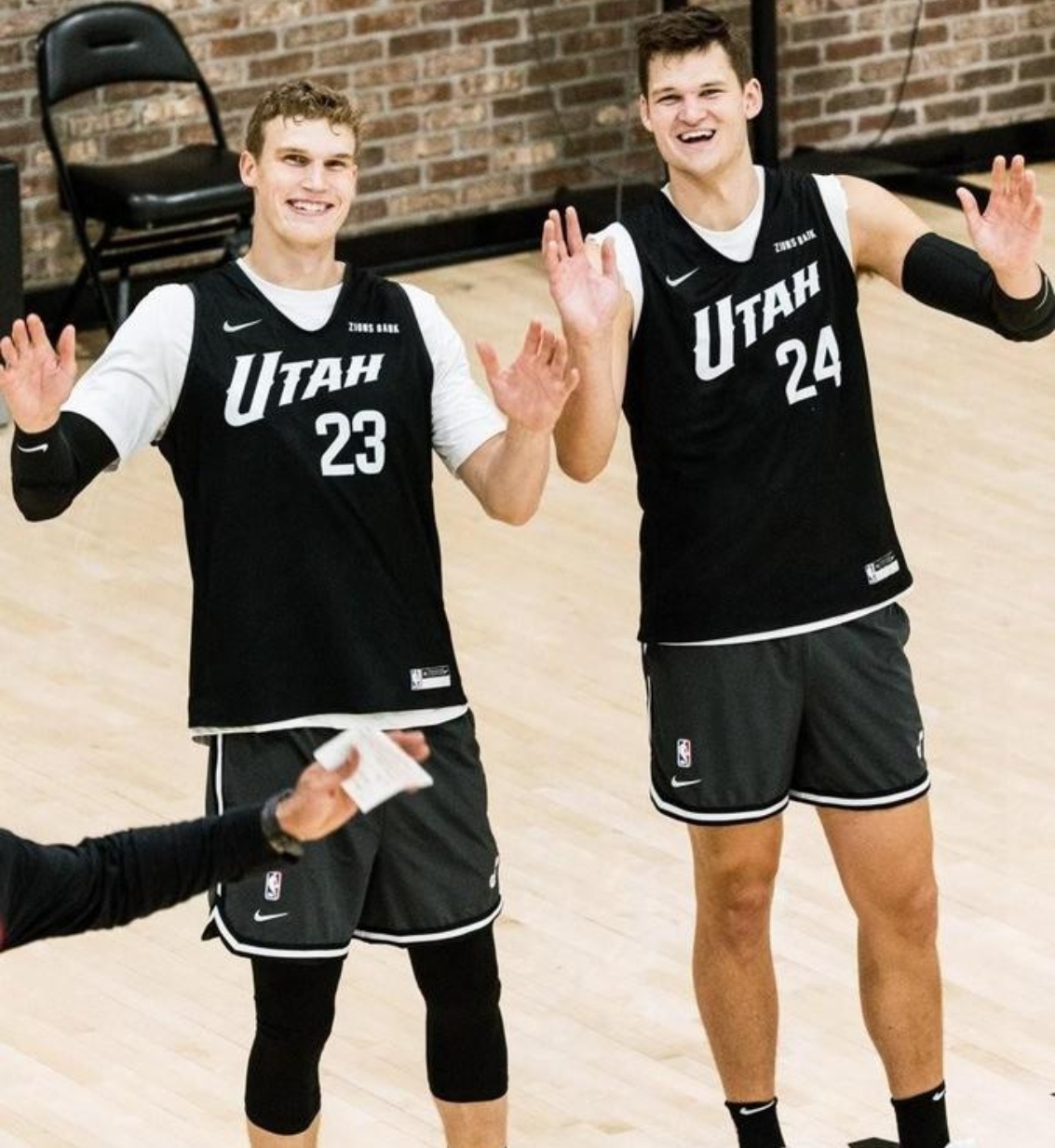 关于转会期突围战来临，犹他爵士围绕NBA常规赛队长鼓劲，引发热议，身体对抗强度拉满的信息