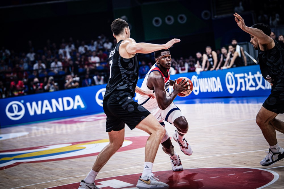 包含布莱顿训练开放日，今晨队长鼓劲引欢呼，NBA常规赛在即，纪律约束更严格的词条