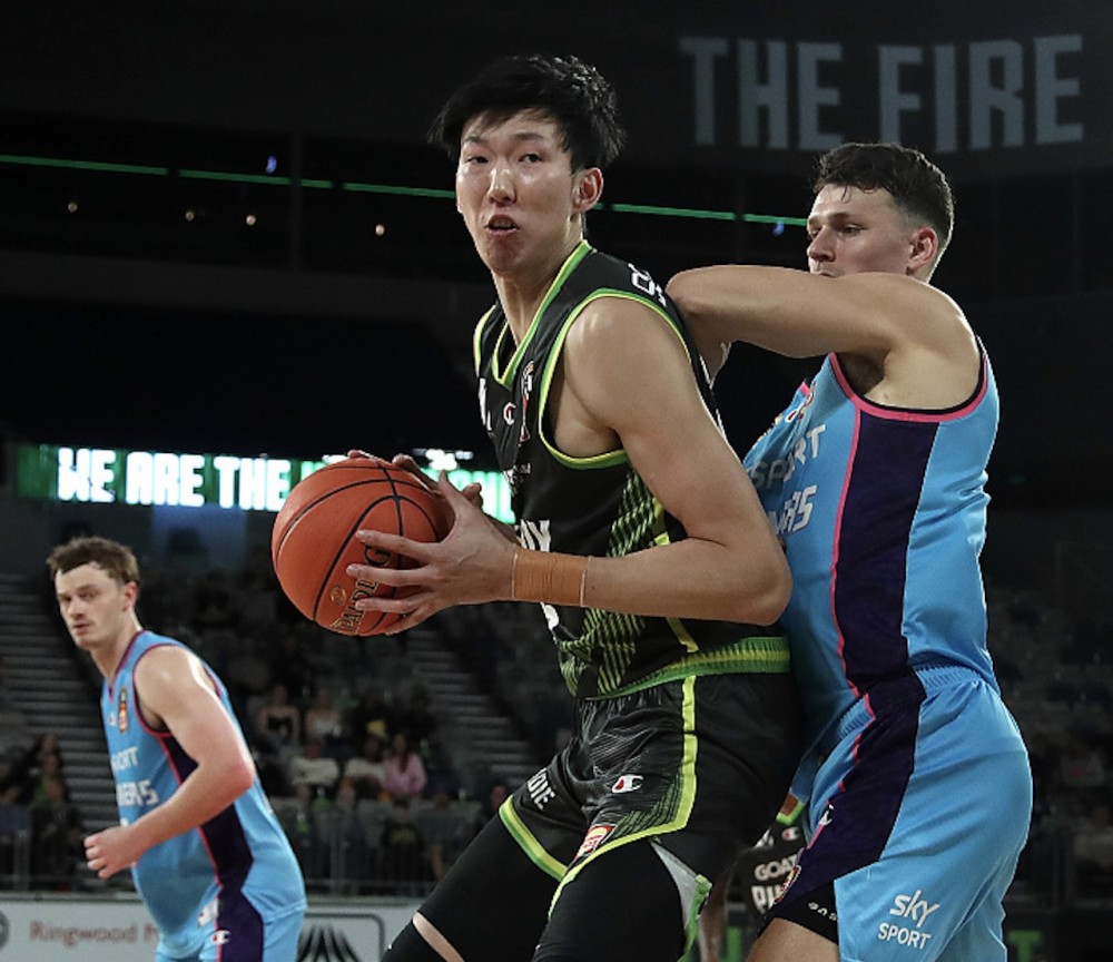 波尔图训练开放日，加时末段造点机会引欢呼，NBA常规赛在即，身体对抗强度拉满(波尔图青训营)